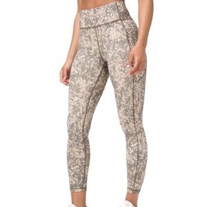 Lululemon 6 Invigorate workout leggings in great condition